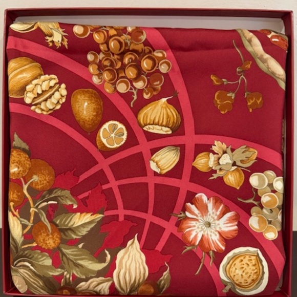 Ferragamo 100% Silk Scarf Never Worn NIB Retired Harvest Pattern - Picture 3 of 14